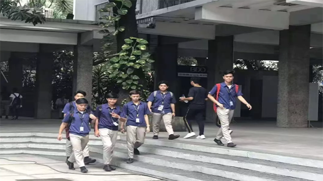 國父大學學生