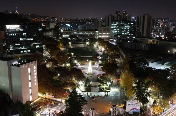 西江大學夜景圖