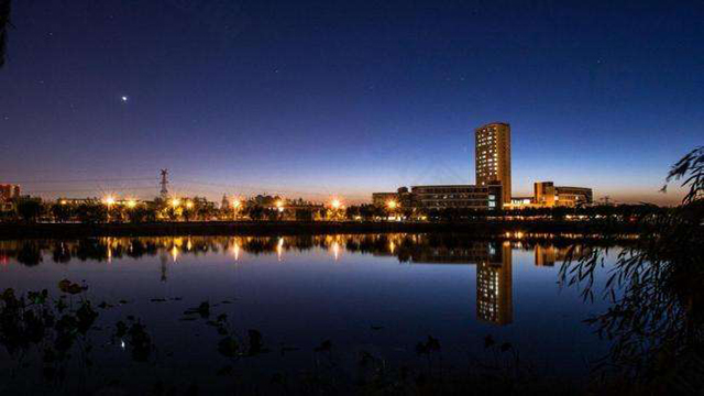 天津商業大學夜景