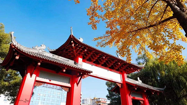 四川大學大門